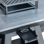 Zwarte barbecue met luchtschuif